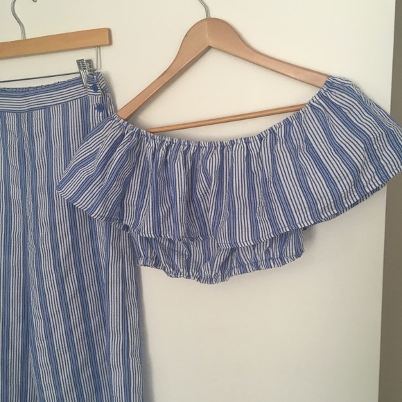 Blue and white striped crop top and pant set - Picture 4 of 6
